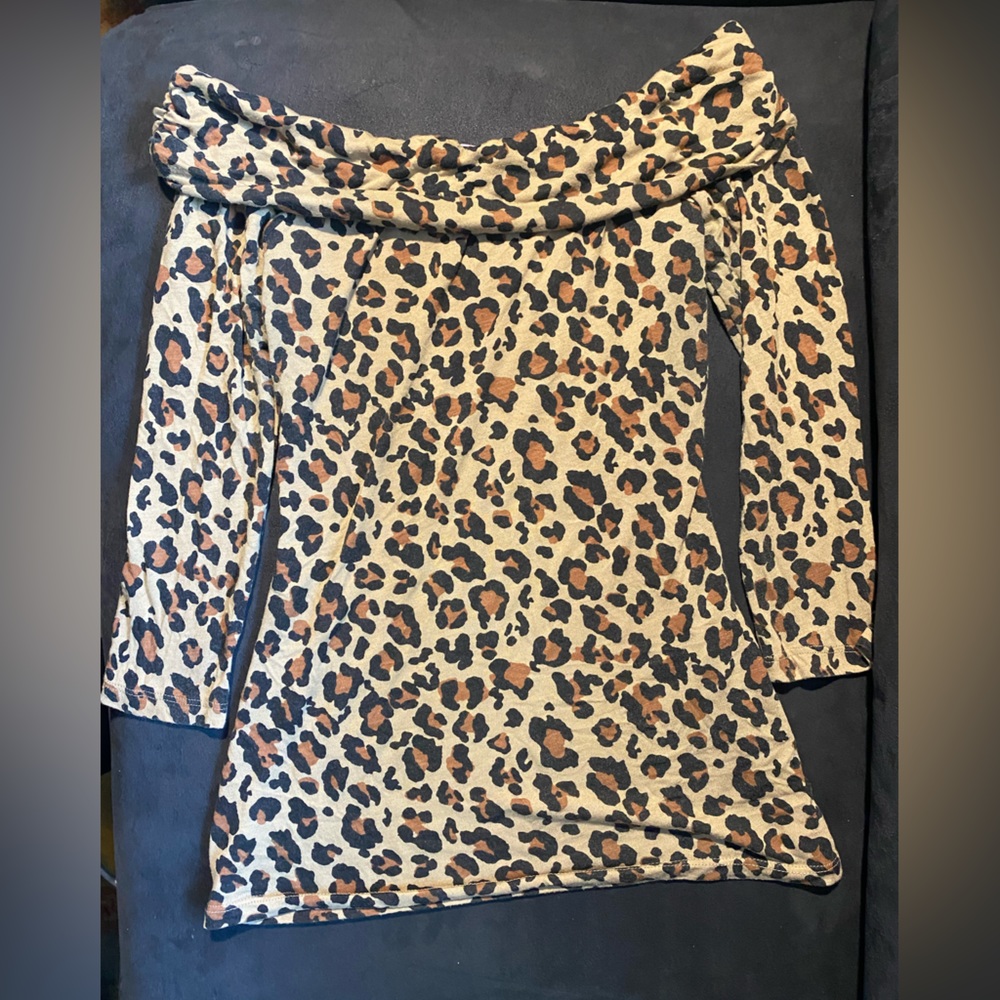 ALLOY Off Shoulder Animal Print Leopard Jaguar 🐆 1/4 Sleeve Top Size Small